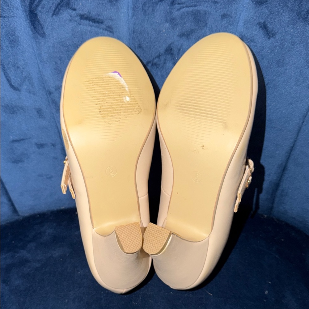Journee Collection Cream Mary Jane Heels Size 6 - Picture 6 of 6